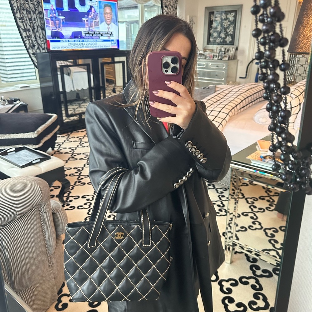Chanel quilted leather bag